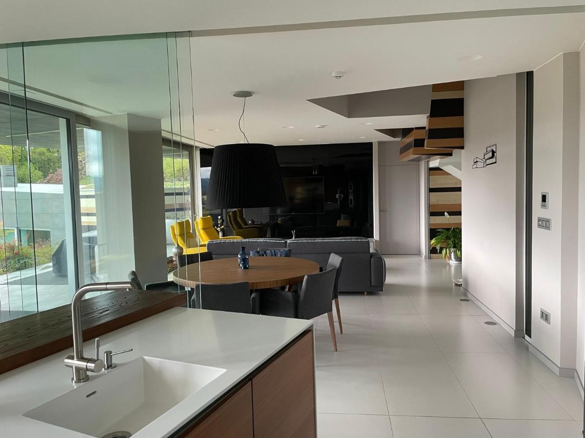 Tres Prismas Exclusive Villa ซาร์เรีย ภายนอก รูปภาพ