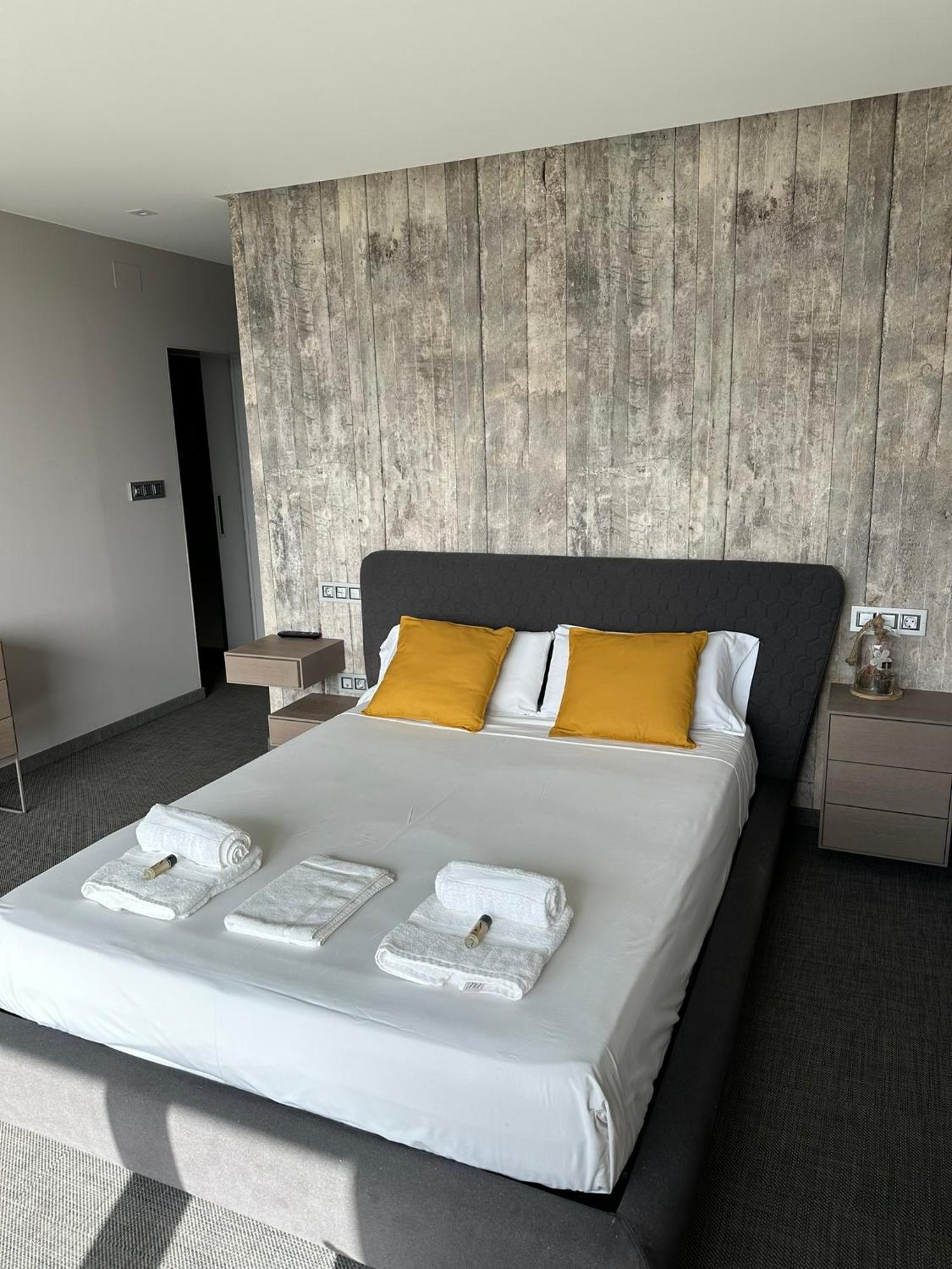 Tres Prismas Exclusive Villa ซาร์เรีย ภายนอก รูปภาพ