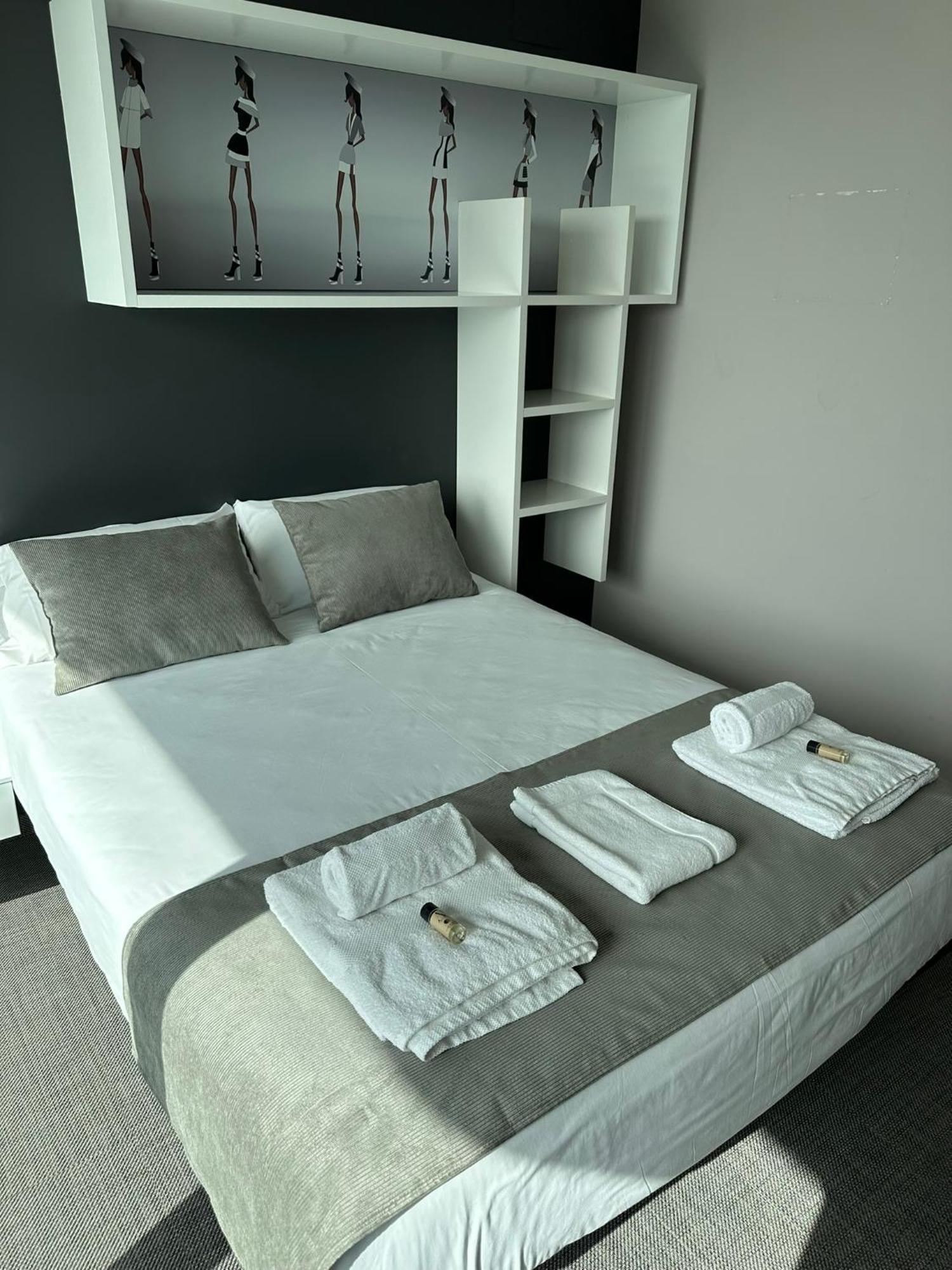 Tres Prismas Exclusive Villa ซาร์เรีย ภายนอก รูปภาพ