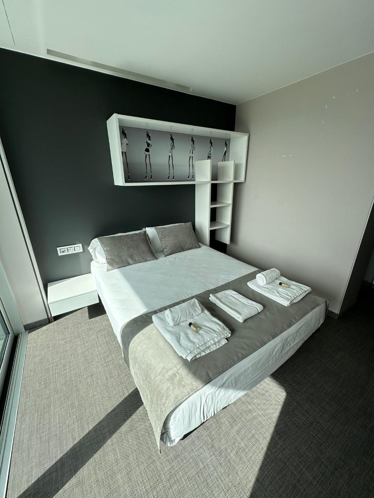 Tres Prismas Exclusive Villa ซาร์เรีย ภายนอก รูปภาพ