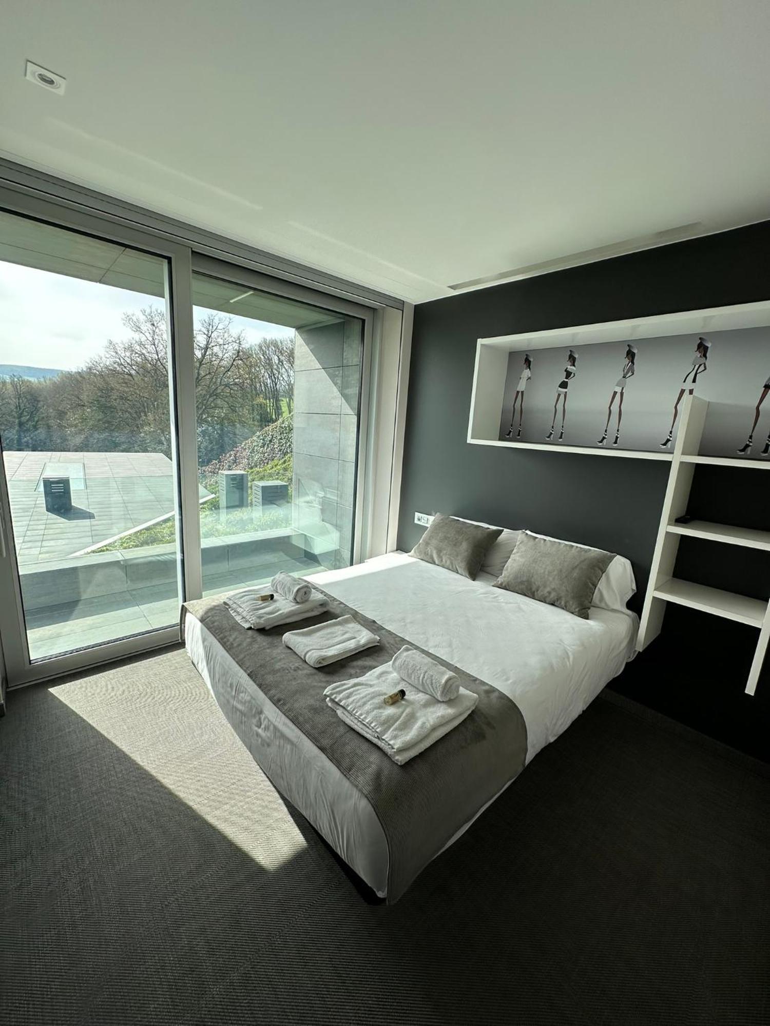 Tres Prismas Exclusive Villa ซาร์เรีย ภายนอก รูปภาพ