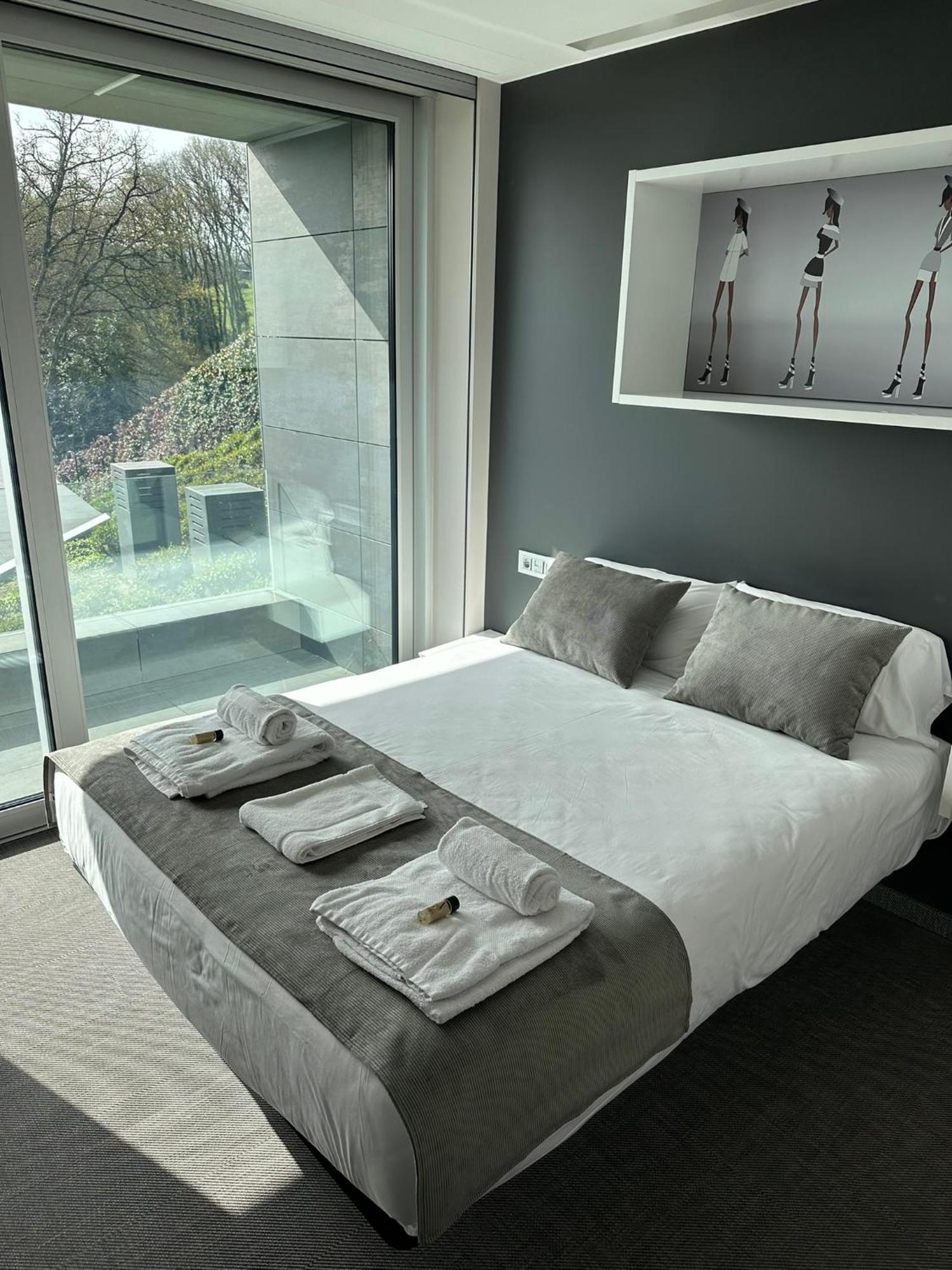 Tres Prismas Exclusive Villa ซาร์เรีย ภายนอก รูปภาพ