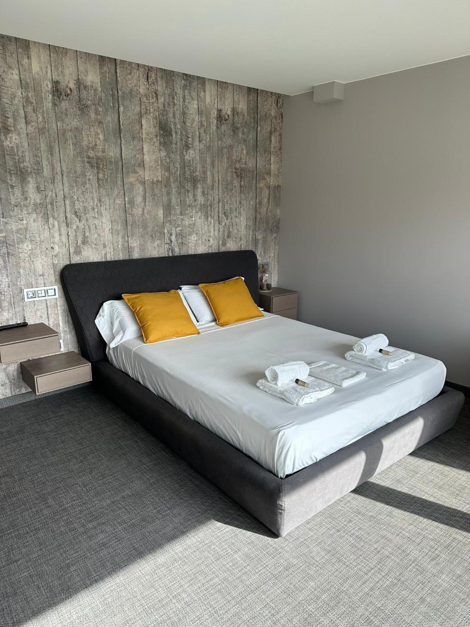 Tres Prismas Exclusive Villa ซาร์เรีย ภายนอก รูปภาพ